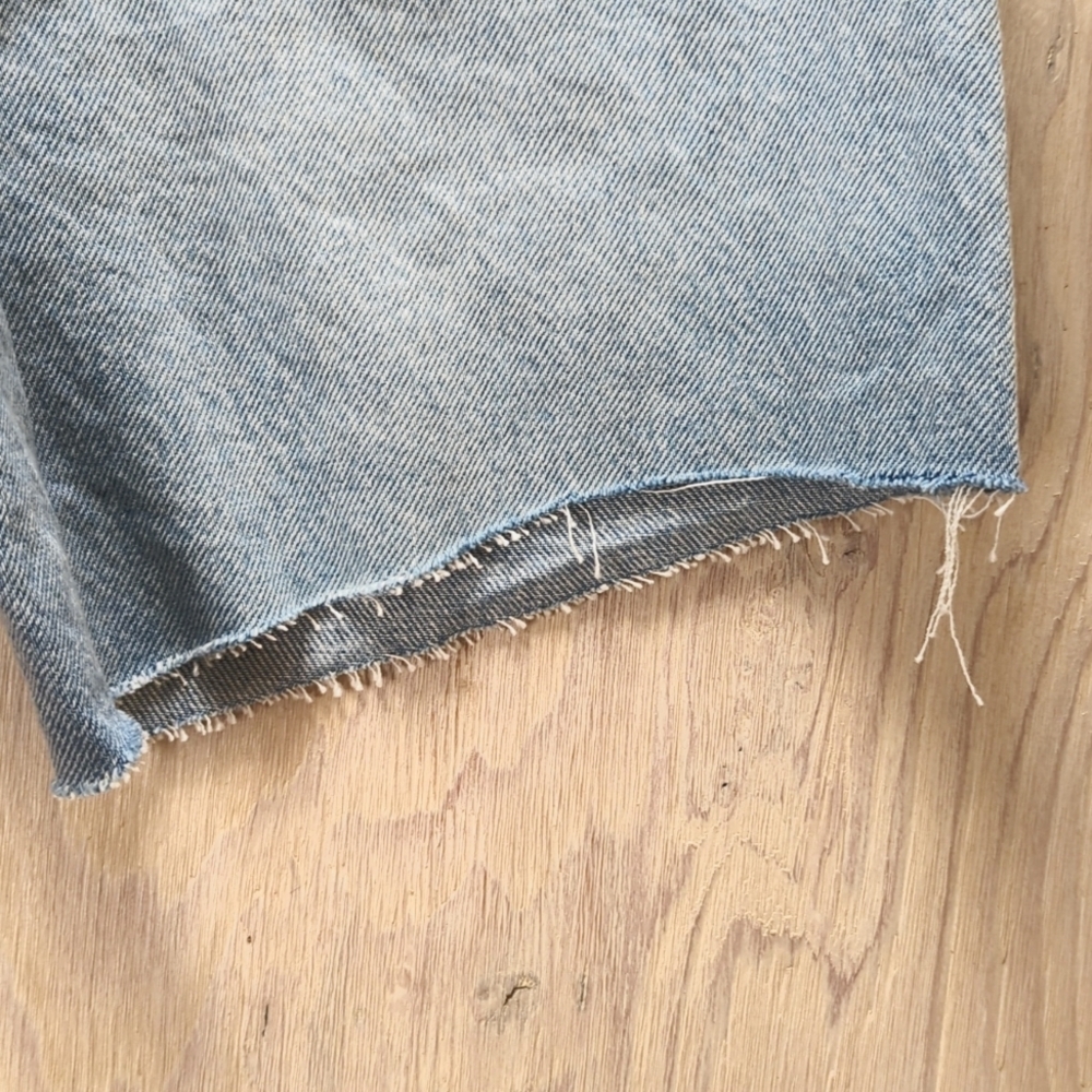 Blank NYC The Warren Distressed Raw Hem Medium Wash Shorts NWT Size 24/0 - Picture 6 of 7